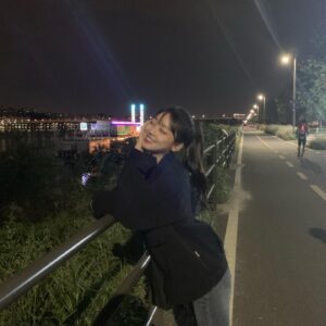 Lee Soo-min Instagram - 촬영 틈엔 역시 한강🍂