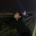 Lee Soo-min Instagram – 촬영 틈엔 역시 한강🍂