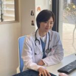 Lee Yeon-hee Instagram - ”산책“ “순둥이랑 함께 산책가보실래요?” 사랑하는 사람과 이별의 서툰 사람들. 우리 모두가 겪어야할 이야기. 올 겨울. 추위 끝자락에 촬영했던 단편드라마 #산책 짧았지만 기억에 오래 남는 촬영이었어요.. 채널 TVN 7/23 오후10:40 본방 놓치지 마세요~.💕