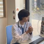 Lee Yeon-hee Instagram - ”산책“ “순둥이랑 함께 산책가보실래요?” 사랑하는 사람과 이별의 서툰 사람들. 우리 모두가 겪어야할 이야기. 올 겨울. 추위 끝자락에 촬영했던 단편드라마 #산책 짧았지만 기억에 오래 남는 촬영이었어요.. 채널 TVN 7/23 오후10:40 본방 놓치지 마세요~.💕