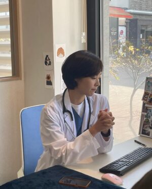 Lee Yeon-hee Instagram - ”산책“
“순둥이랑 함께 산책가보실래요?” 사랑하는 사람과 이별의 서툰 사람들.
우리 모두가 겪어야할 이야기.
올 겨울. 추위 끝자락에 촬영했던
단편드라마 #산책
짧았지만 기억에 오래 남는 촬영이었어요..
채널 TVN 7/23 오후10:40
본방 놓치지 마세요~.💕