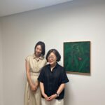 Lee Yeon-hee Instagram - 김보희작가님과의 만남.🥰 @bohie_kim 만나게 되서 영광이었어요. 직접 만나게 되니 소녀같은 마음과 겸손 하시기까지~. 더 팬이 됐습니다. 너무 좋아요 작가님😆💛 - 이번주까지 열리는 전시 놓치지 마세요. #바톤갤러리