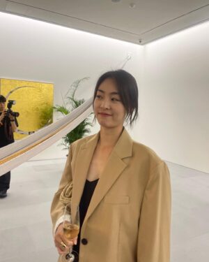 Lee Yeon-hee Instagram - 🖤
#프리즈서울#신세계#shinsegae