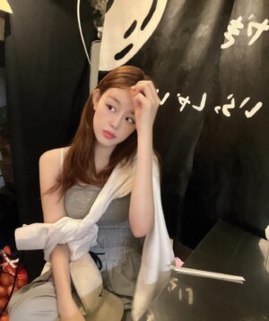 Lee Yoo-jin Instagram - 즐겁고 행복한 한가위 보내세용🙇‍♀️💓