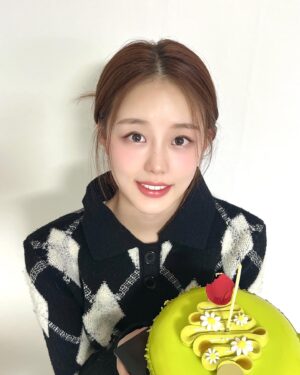 Lee Yoo-jin Instagram - 𝐻𝒶𝓅𝓅𝓎 𝒷𝒾𝓇𝓉𝒽𝒹𝒶𝓎 𝓉𝑜 𝓂𝑒 💓
12.6 🎂🥳🥰
늦었지만 축하해 주신 분들 모두 감사드립니당🙇‍♀️💖