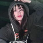 Lee Yoo-jin Instagram - 브-이✌️ #꽁꽁얼어붙은한강위로고양이가걸어다닙니다 😻