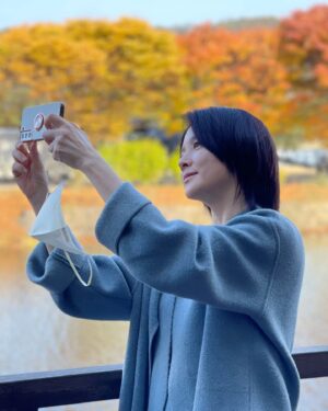 Lee Young-ae Instagram - 마에스트라 촬영중~ 가을만끽 소확행❤️

#마에스트라 #소확행
