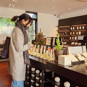 Lee Young-ae Instagram - 딸과함께 문호리데이트~^^ 생일 축하해주셔서 진심으로 감사드립니다💕💕 Thank you all so much for all the birthday wishes. I wish all my fans best of luck! 😉❤️ #리아네이처 #문호리 #마에스트라