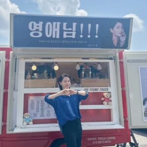 Lee Young-ae Instagram - #구경이 #성초이작가님 감사합니다~^^
#마에스트라 기대해주세요❤️