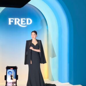 Lee Young-ae Instagram - #마에스트라 끝나고 오랜만에 꽃단장😅
멋진사진 감사합니다💕

#FRED
