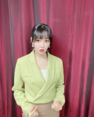 Lee Yu-ri Instagram - 오늘도 걸어서환장속으로❣️

#KBS#걸어서환장속으로#일요일#밤9시25분#이유리#leeyuri