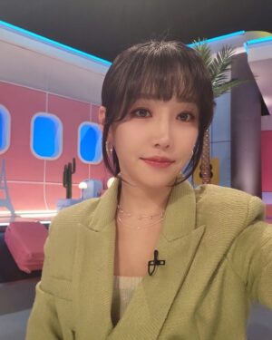 Lee Yu-ri Instagram - 오늘도 걸어서환장속으로❣️

#KBS#걸어서환장속으로#일요일#밤9시25분#이유리#leeyuri