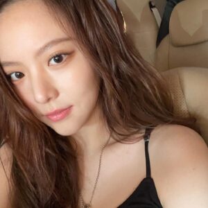 Lee Yul-eum Instagram - 🖤