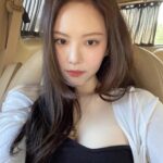Lee Yul-eum Instagram - 내가 좋아하는 것들 초콜렛 하얀달 맑은 하늘 구름 그리고 나의 다크서클