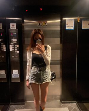 Lee Yul-eum Instagram - 날씨가 좋아서 🌸