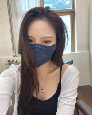 Lee Yul-eum Instagram - 날씨가 좋아서 🌸