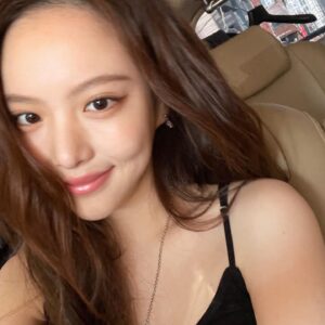 Lee Yul-eum Instagram - 🖤