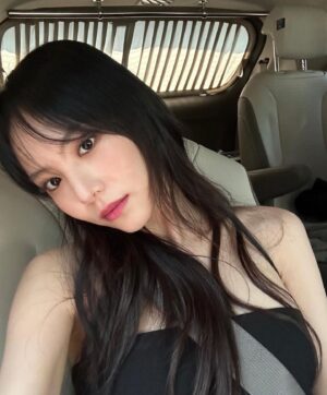 Lee Yul-eum Instagram - 😎