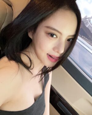 Lee Yul-eum Instagram - 🙄