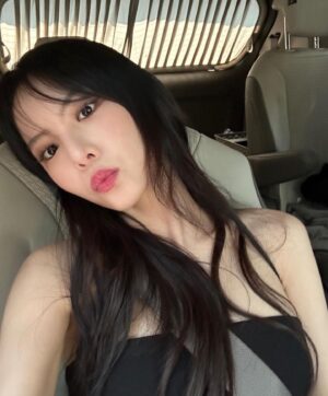 Lee Yul-eum Instagram - 😎
