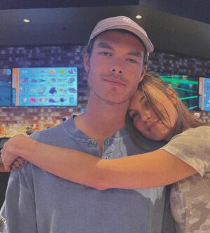 Leila George Instagram - HE AIN’T HEAVY 🖤 … let’s go!

Inspired by true events, “He Ain’t Heavy” follows a desperate sister who kidnaps her beloved brother to save him from addiction.

@samcorlett 
#gretascacchi
@dvsperth 
@alexandranell_ 
@heaintheavyfilm
