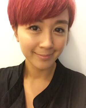 Leila Tong Instagram - 在表演行業裡，經常都要用不同的形象示人。今天長頭髮，明天短頭髮，後天又把頭髮駁長。
不同的形象和角色，也會給我的性格帶來影響。如果我在演一些爽朗的角色時，我那段時間也會變得爽朗。我試過在演一些憂愁的角色的時候，那段時間我也真的變得多愁善感。
其實演戲的時候，個人的情緒也會受到一定程度的衝擊，而且這個影響是不由自主的。
和自己相處這麼多年，一直都任由角色帶領，很少去觀察自己。現在做YouTube，大部份時間都在做自己，也開始認識「自己」的性格。可能因為做過太多不同角色，有時會感受到，一些好像不是自己的性格，就像是某一些角色殘留了在我體內。有些事好的，有些事壞的。我覺得這些都要好好處理，才能建立真正的「自己」。