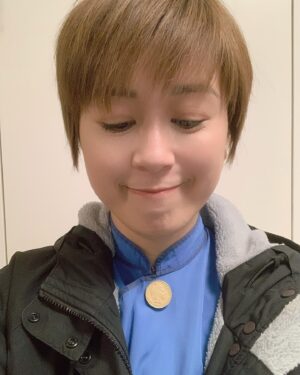 Leila Tong Instagram - 莎莉，多謝你！ 睇到呢五個字係會唱出嚟嘅，請舉手🙋🏻 
今日睇到新聞，話莎莉蛋糕要清盤🥺雖然暫時仲未話結業，但當一個由細食到大嘅品牌，突然之間將會消失，嗰種感覺就好似你識咗好耐嘅朋友，突然之間有絕症，隨時會離開咁😭 
由於佢係澳洲品牌，所以紐西蘭呢邊都有好多佢嘅產品，有啲係我喺香港嘅時候，從來都冇食過嘅😌
希望佢哋搵到方法繼續營運落去，講真我估就算加價，都一定會有人幫襯！😌你哋話係咪？