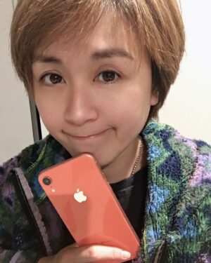 Leila Tong Instagram - 《荒島試圖買iPhone之買唔到》話說我終於扚起心肝換電話，諗住用嚟拍嚟緊啲短片（我依家用緊XR😅)由於我身處嘅呢一個荒島係冇Apple Store，咁我就諗住去Costco買，點知佢冇我想要嘅色同埋直頭無貨😫亦問唔到關於售後嘅嘢😭究竟我要點樣先買到呀～～😖