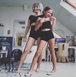 Léna Brauner Instagram - Hele! Jasmína se vrátila z tábora. A já se nestačim divit, jak někdo může za 21 dní takhle vyrůst! 🤍🤍 Dík, že sis mě vybrala za mámu!