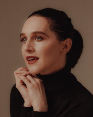 Lena Hall Instagram - What’s her story? Comment below! Photos by @murphymade @murphymadestudio hair and make up by @pott28 #lenahall #broadway #musicaltheatre #portraitphotography #glamour #audreyhepburn