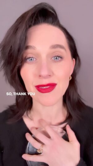 Lena Hall Instagram - I just received my physical #uktheatreaward ⚡️⚡️⚡️ I am so grateful to be a part of the UK theatre community. Thank you so much for this honor!❤️❤️❤️🙏🏻🙏🏻🙏🏻 Thank you to @leedsplayhouse  @indreamsmusical @lukejshepparduk @westread for giving me the reason to come across the pond! 

#uktheatreawards #indreamsmusical #lenahall