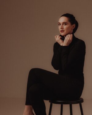 Lena Hall Instagram - What’s her story? Comment below! Photos by @murphymade @murphymadestudio hair and make up by @pott28 #lenahall #broadway #musicaltheatre #portraitphotography #glamour #audreyhepburn