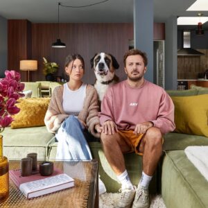 Lena Meckel Instagram - Viel Schweiß, Verzweiflung und unzählige Baumarkt besuche später sind wir nun endlich fertig geworden mit unserem kleinen Bungalow 
🏠👫🏽🐕 

Anzeige | Die Homestory dazu gibts auf @westwingde 

#home #interior #westwing