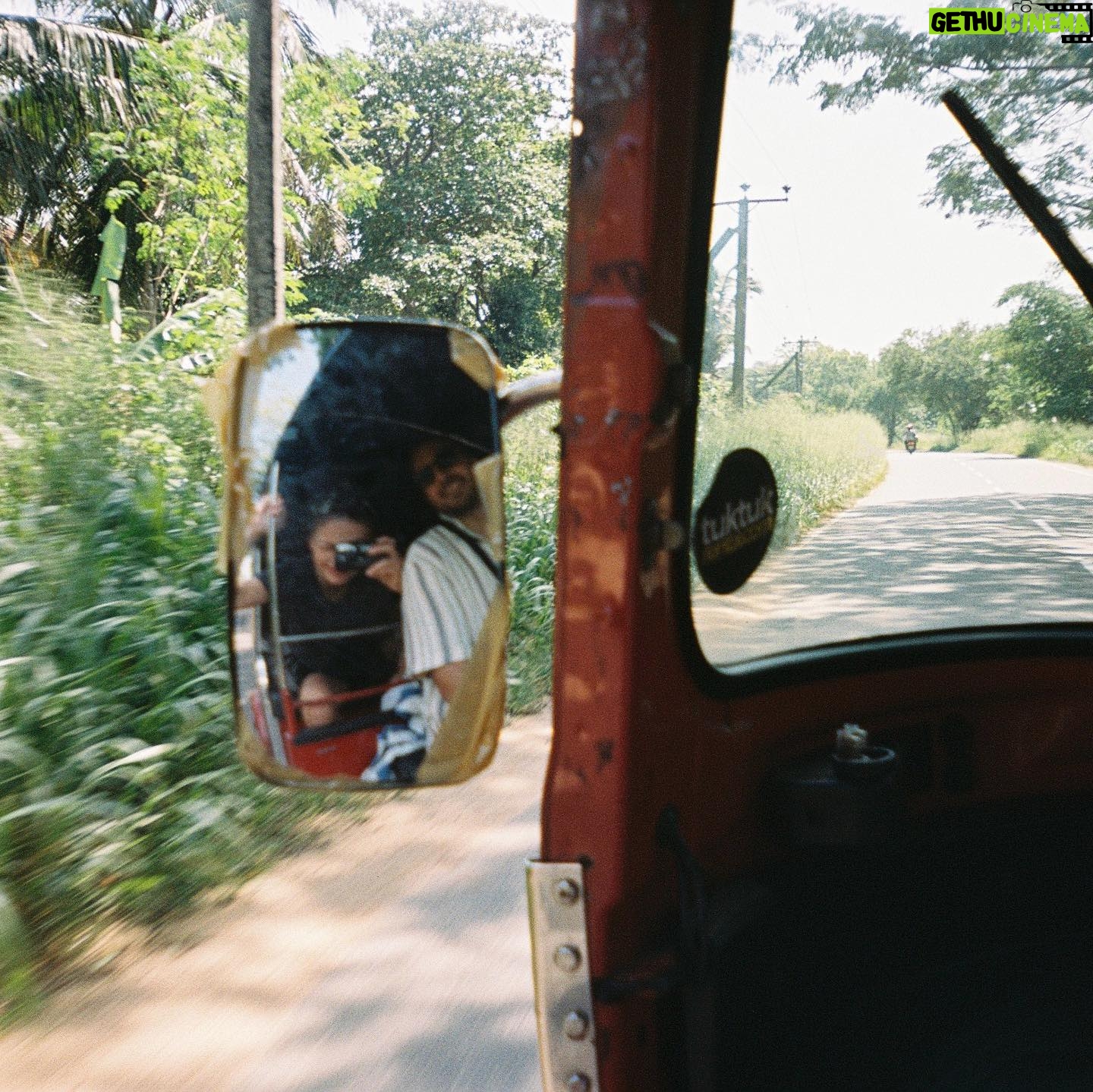 Lena Meckel - 4.9K Likes - Auf Bild 6, die wohl schönste Toilette Sri Lanka‘s, auf der man nur zu gern ein paar Stunden verweilte… gefolgt von einem Moment der Erleichterung danach… #analog #shots