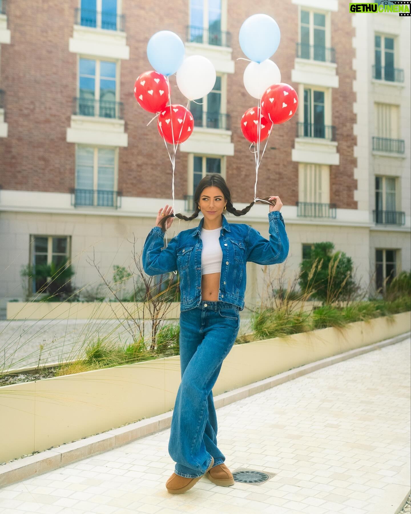 Lena Guillou Instagram - Retour sur la session shoot pour mon anniversaire ❤️🩵🤍