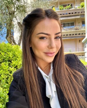 Lena Guillou Instagram - E N  V R A C 🩵

Bon dimanche à tous mes oisillons 🐥