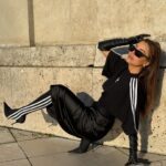 Lena Guillou Instagram - La vidéo de la fin montre un équilibre et une aisance extrême • Pour toutes poses acrobatiques, demandez moi j’ai pleins d’idées 🤸🏻‍♀️
