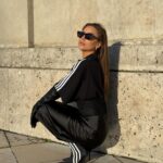 Lena Guillou Instagram - La vidéo de la fin montre un équilibre et une aisance extrême • Pour toutes poses acrobatiques, demandez moi j’ai pleins d’idées 🤸🏻‍♀️