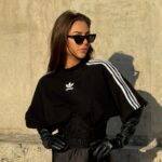 Lena Guillou Instagram - La vidéo de la fin montre un équilibre et une aisance extrême • Pour toutes poses acrobatiques, demandez moi j’ai pleins d’idées 🤸🏻‍♀️