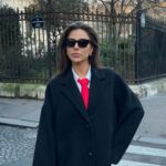 Lena Guillou Instagram - Ça me fait rire ma petite tête avec les tenues oversize, on dirait que je me suis perdue dans le manteau de mon papa 👨🏻