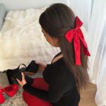 Lena Guillou Instagram - Et c’est ok ! Au même titre que c’est ok que nos gros ploucs se trimballent en claquettes chaussettes et prennent du bidou, nous sommes humains et en couple pour être en paix, pas pour devoir mettre un masque tous les jours ☺️ Après faut pimenter aussi hein, donc à vous de jauger selon les moments ✨