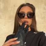 Lena Guillou Instagram - C’était tellement ma signature fut un temps ce type de montage ☺️ Look 1 : T-shirt & shoes @balenciaga Gants & jupe @zara Look 2 : Full @asos Look 3 : Blazer & chemise @sandroparis Robe & shoes @asos