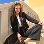 Lena Guillou Instagram - Vous étiez tous fan de ce look NAUMY 😎 Envoie l’emoji 💙 en DM sur @naumy.france et gagne un bon d’achat 🛍️ à utiliser dans leur nouveau magasin Marseillais 📍Centre co Barnéoud publicité
