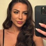 Lena Guillou Instagram - La St Valentin approche, c’est le moment de se démarquer et offrir un cadeau qu’elle n’est pas prête d’oublier. Pour ce faire je vous offre une réduction de -20% sur l’objet de toutes les convoitises : le Womanizer et sur tout le site @womanizerglobal Accompagnez cela d’un joli bouquet, un petit mot et je vous garanti un beau sourire sur le visage de votre chérie ❤️ Pour les filles c’est le moment de sauter le pas, vous me remercierez croyez moi. Le lien est en bio. #Womanizer #womanizernext collaboration commerciale