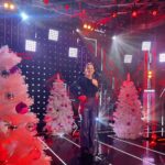 Lena Katina Instagram - Готовимся к Новому Году 🎄 на съемках программы «Дискотека дискотек» с Антоном Юрьевым @antonuriev для RU TV 🔜Смотрите выпуск 16.12.2022 👀