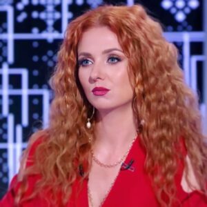 Lena Katina Instagram - Эта осень будет очень плодотворной, впереди много интересных премьер и разножанровых проектов, круто пробовать что-то новое🪂
Style by @evgenia_leontieva 
Suite: @tatabronc 
Shoes: @casadeiofficial 
Accessories: @sexyfishjewelry