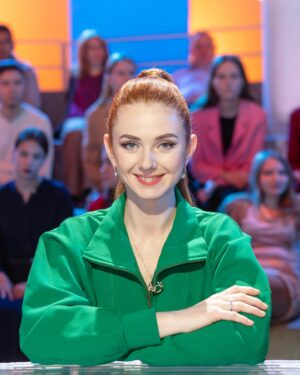 Lena Katina Instagram - Ловите моё участие в съемках первой программы "5 на 1" на канале Россия1🤠
смотри на платформе smotrim.ru я буду снова в 9-м выпуске)