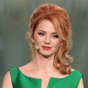 Lena Katina Instagram - Весна идет, весне дорогу 🌞 С таким настроением проснулась сегодня)
А фото из моего прошлого выступления на Три Аккорда @1tv