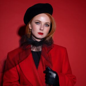 Lena Katina Instagram - Feeling good ❤️❗️♨️

Фотограф @wellebekoms 
Стилист @kondrateva_ksu_ 
Стилист по волосам @bbn_beauty 
Мейк @bauer_mua