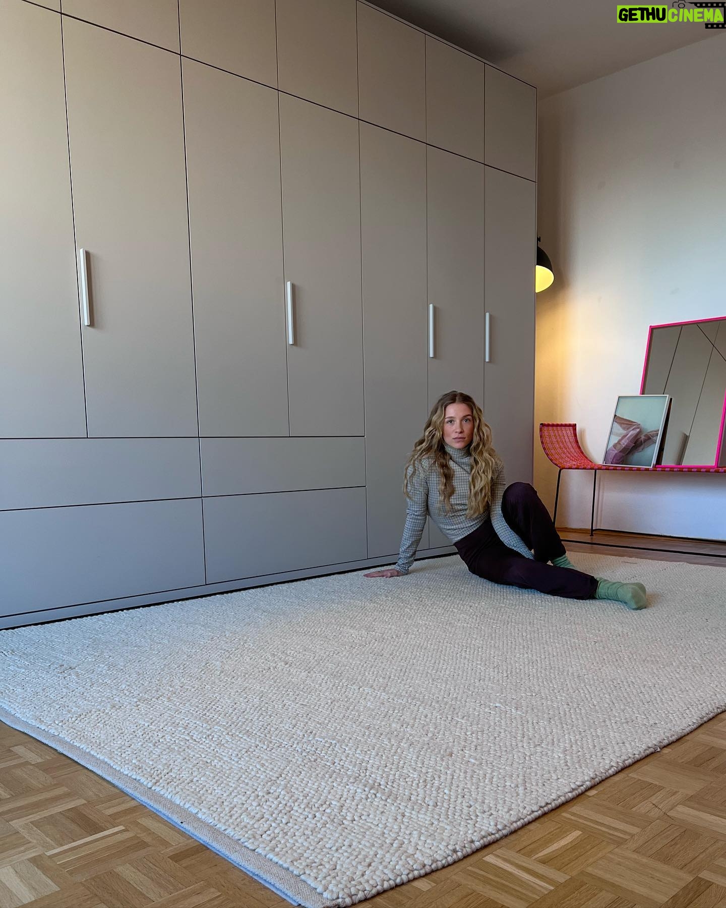 Lena Klenke - 22.8K Likes - Me: when I finally have enough space for all my s***🤸🏼♀️🤸🤸♂️
let’s see how long I keep this in order haha. Happiest about a clean space with so much room. Thank you @tylko #mytylko
Anzeige